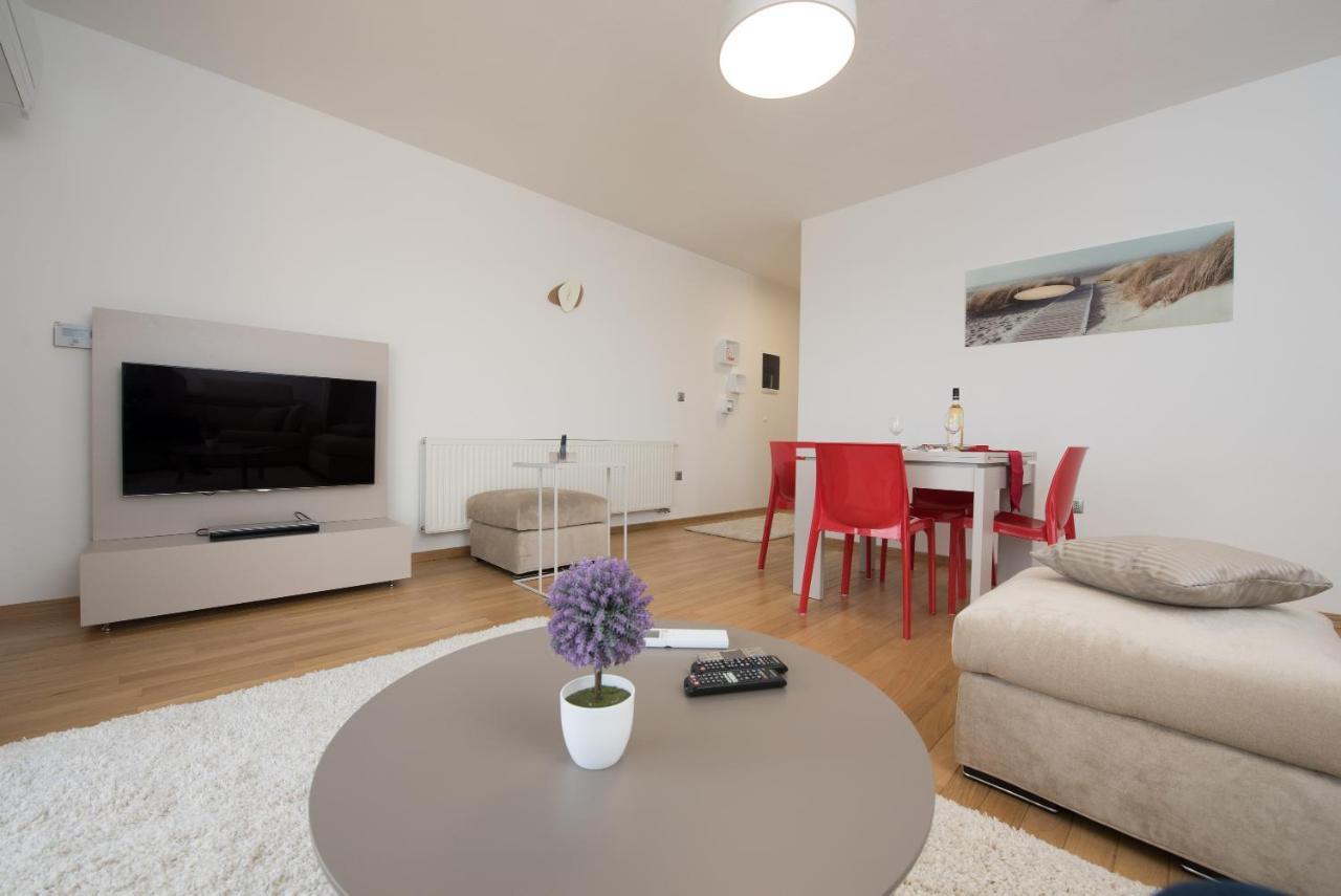 Apartmani Bilic คาสตาฟ ภายนอก รูปภาพ